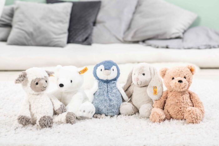 Steiff Hoppie Hase 18 cm hellgrau, Plüschtier Hase mit Schlappohren, Soft Cuddly Friends, flauschiges Stofftierscheln - Image 6